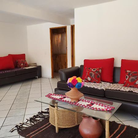 Hostal Pata De Perro ครีล ภายนอก รูปภาพ