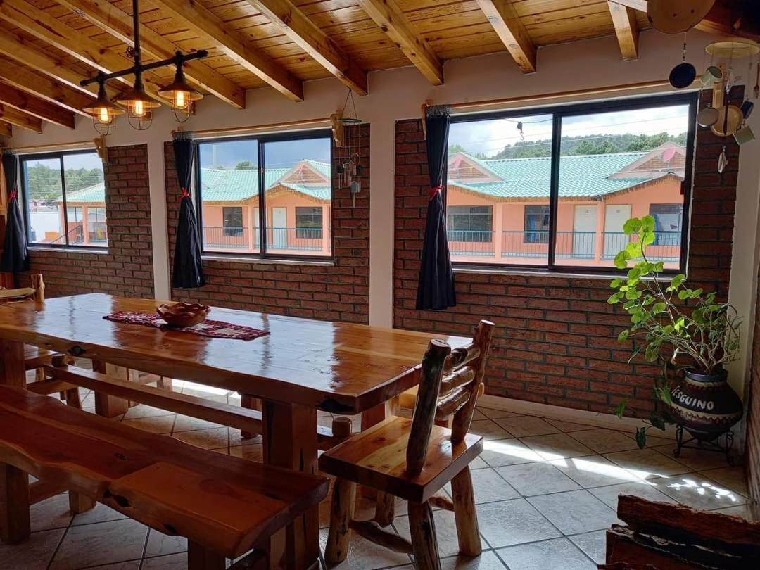 Hostal Pata De Perro ครีล ภายนอก รูปภาพ