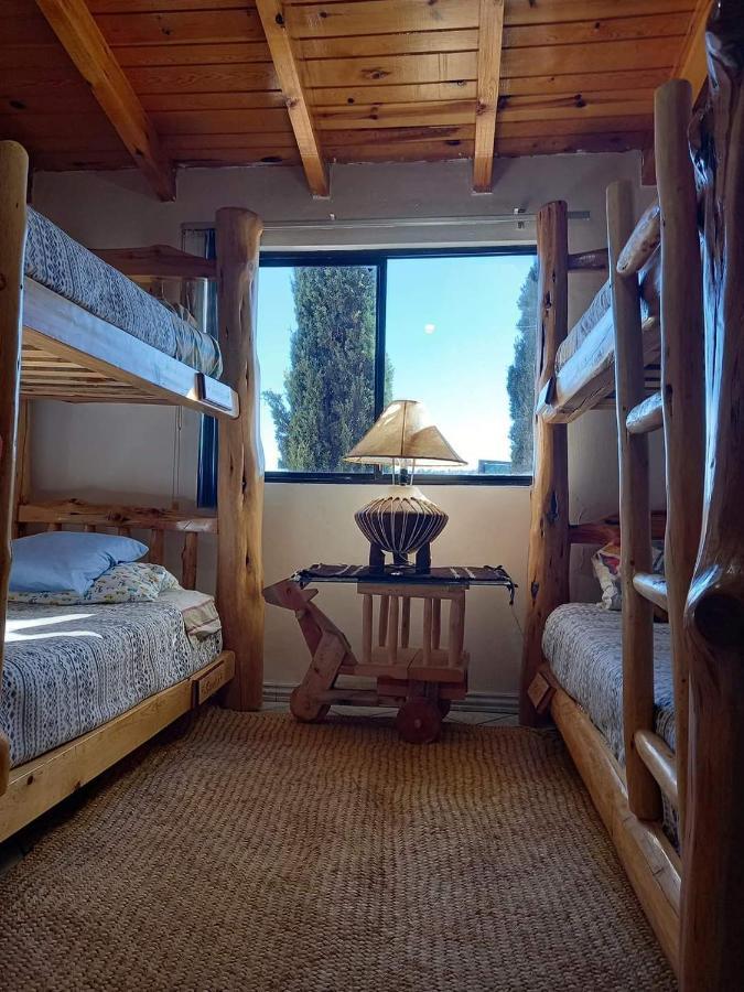 Hostal Pata De Perro ครีล ภายนอก รูปภาพ