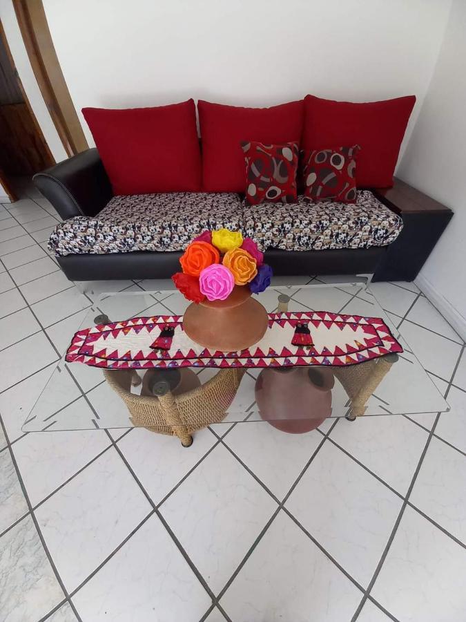 Hostal Pata De Perro ครีล ภายนอก รูปภาพ
