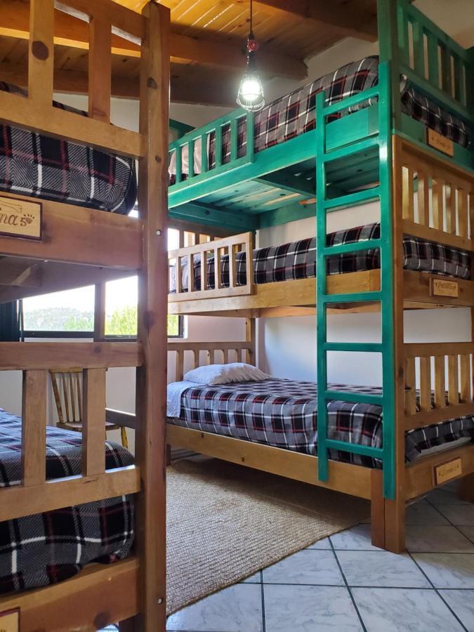 Hostal Pata De Perro ครีล ภายนอก รูปภาพ